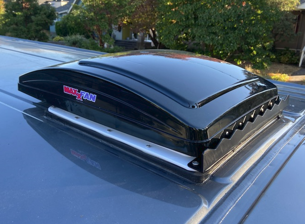 MaxxFan Deluxe 12V Roof Vent with 10-Speed Fan 6200K - Smoke Finish